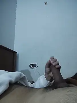 Snapshot of amirMohamed58 chatting on February 26, 4:39 pm amirMohamed58 online show from February 26, 4:39 pm