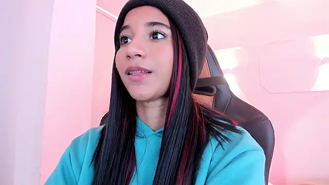 Snapshot of Emily_bruss chatting on July 14, 8:25 pm Emily bruss online show from July 14, 8:25 pm