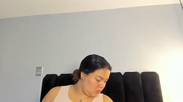 Snapshot of Amaranoir- chatting on February 1, 3:05 am Amaranoir- online show from February 1, 3:05 am