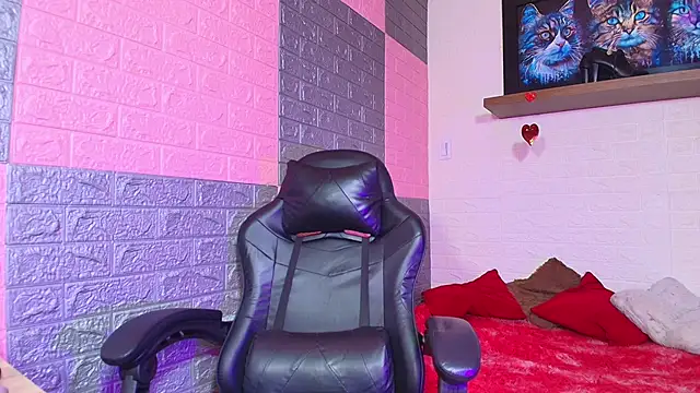 Snapshot of alanna_Love02 chatting on March 1, 6:32 pm alanna Love02 online show from March 1, 6:32 pm