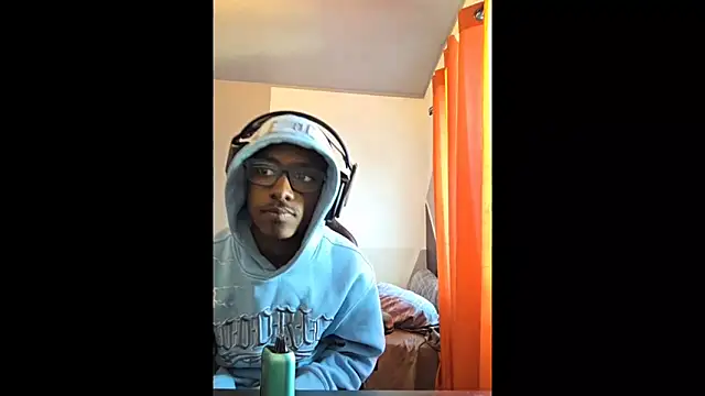 Snapshot of hormoneactivated chatting on February 8, 6:11 pm hormoneactivated online show from February 8, 6:11 pm