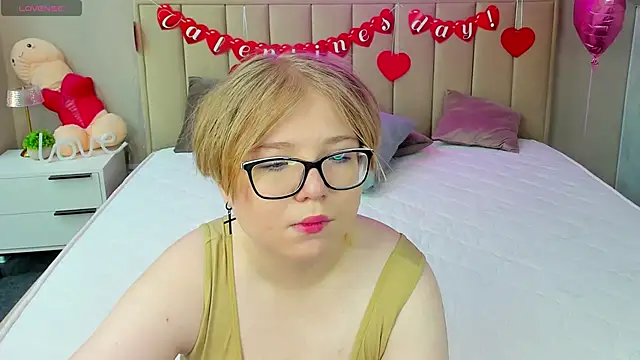 Lauraaa Smith online show from February 19, 12:39 am