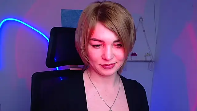 Snapshot of CuttieEmma chatting on February 12, 6:52 am CuttieEmma online show from February 12, 6:52 am