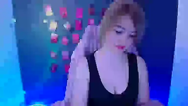 Snapshot of CuttieEmma chatting on February 14, 6:43 am CuttieEmma online show from February 14, 6:43 am