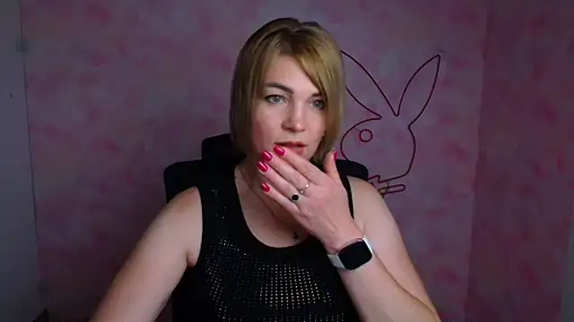 Snapshot of CuttieEmma chatting on June 29, 10:15 am CuttieEmma online show from June 29, 10:15 am