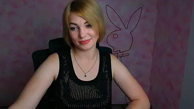 Snapshot of CuttieEmma chatting on July 6, 5:37 am CuttieEmma online show from July 6, 5:37 am