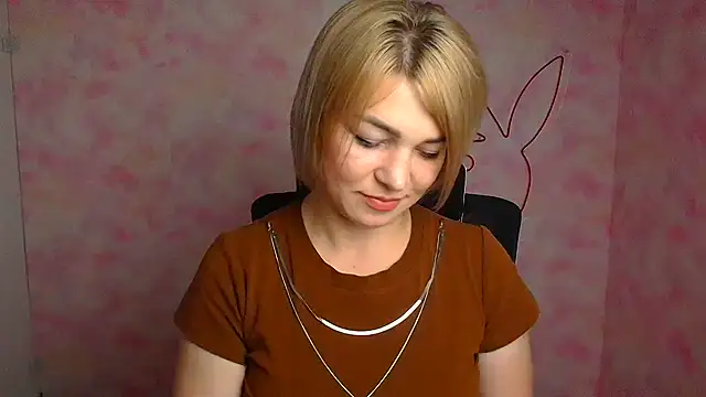 Snapshot of CuttieEmma chatting on July 10, 5:34 am CuttieEmma online show from July 10, 5:34 am