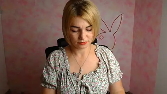 Snapshot of CuttieEmma chatting on July 25, 11:41 am CuttieEmma online show from July 25, 11:41 am