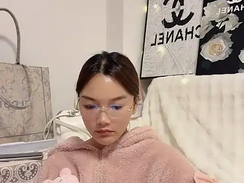 Snapshot of leilei660 chatting on February 5, 5:17 pm leilei660 online show from February 5, 5:17 pm