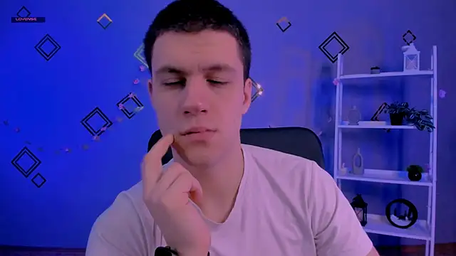 neo raze online show from April 3, 7:01 pm