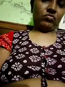Romantic-Couple999 online show from May 21, 2:02 pm