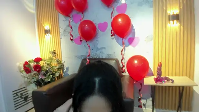 Snapshot of Lara_pons chatting on February 10, 1:37 pm Lara pons online show from February 10, 1:37 pm