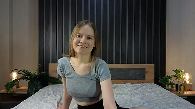 Snapshot of CleliaRostek chatting on February 12, 9:37 am CleliaRostek online show from February 12, 9:37 am