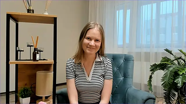 Snapshot of CleliaRostek chatting on February 15, 4:20 am CleliaRostek online show from February 15, 4:20 am