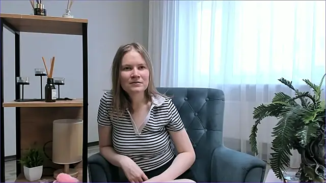 Snapshot of CleliaRostek chatting on February 15, 8:02 am CleliaRostek online show from February 15, 8:02 am