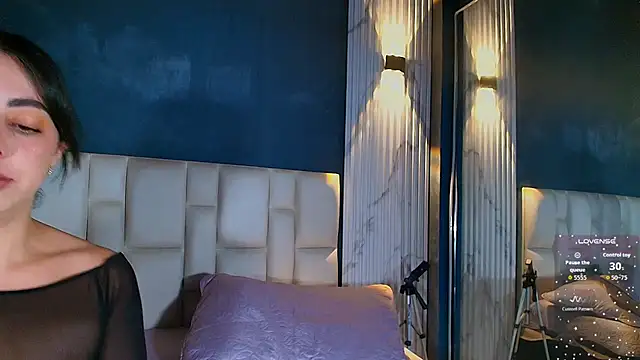 Snapshot of CORAL_FOX chatting on February 17, 12:51 am CORAL FOX online show from February 17, 12:51 am