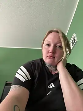 Lolaaxxx13 online show from May 28, 11:40 am