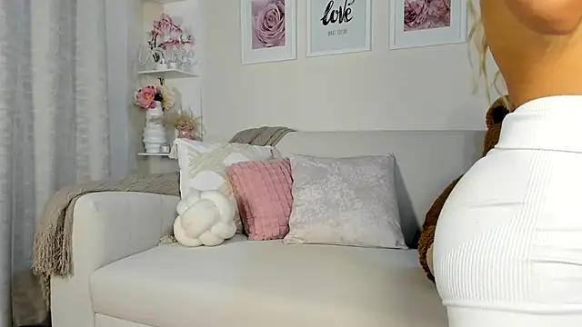 Snapshot of Mia_Rosee1 chatting on February 13, 11:56 pm Mia Rosee1 online show from February 13, 11:56 pm