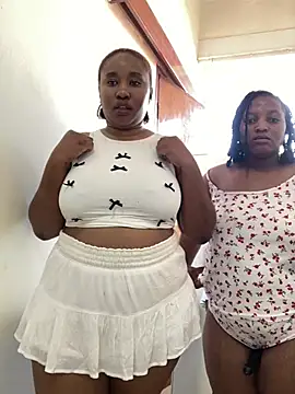 Snapshot of MeekyCurvyAss chatting on May 6, 1:27 pm MeekyCurvyAss online show from May 6, 1:27 pm