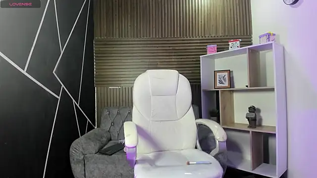 Snapshot of GemmaBrown chatting on February 10, 12:53 pm GemmaBrown online show from February 10, 12:53 pm