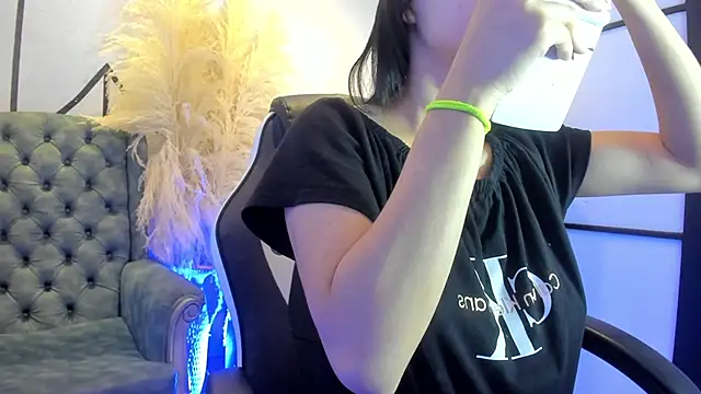 Snapshot of GemmaBrown chatting on February 19, 12:23 pm GemmaBrown online show from February 19, 12:23 pm