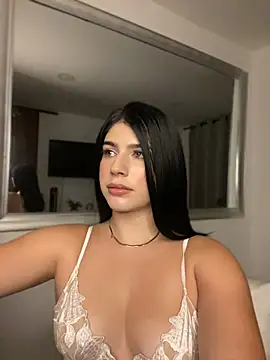  HannahFox  online show from August 4, 11:40 pm