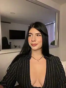  HannahFox  online show from August 8, 10:45 pm