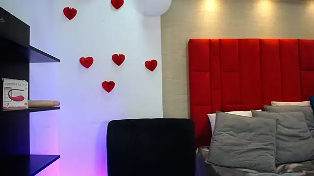 Luna Millers online show from March 2, 4:25 am