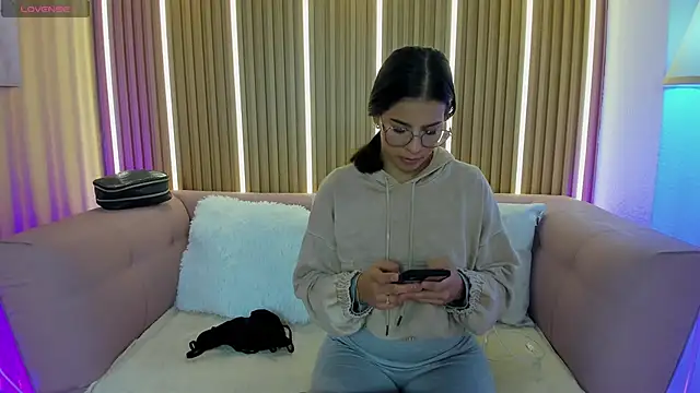 Luna Millers online show from May 26, 4:08 am
