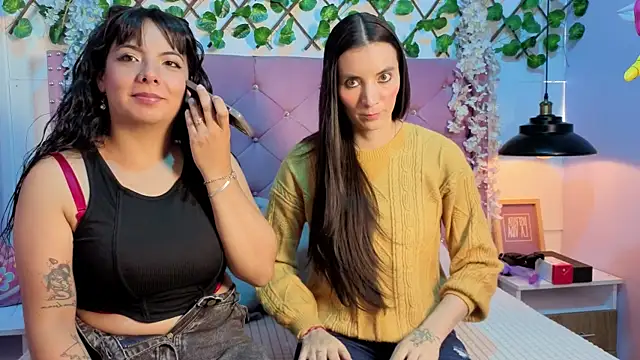 Valkiria-and-Dione online show from April 21, 7:28 pm