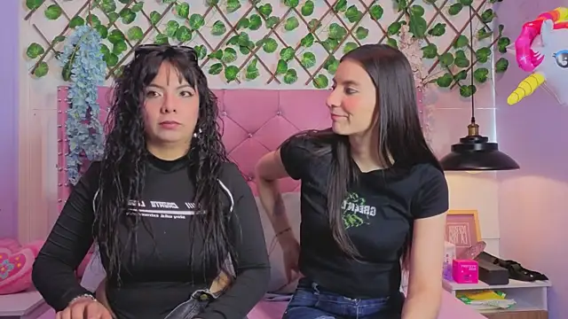 Valkiria-and-Dione online show from April 22, 1:12 pm