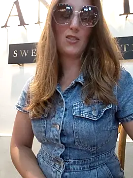 Snapshot of Alexdevil92 chatting on February 27, 1:33 pm Alexdevil92 online show from February 27, 1:33 pm