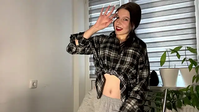 Sarahsolara online show from February 18, 2:02 pm