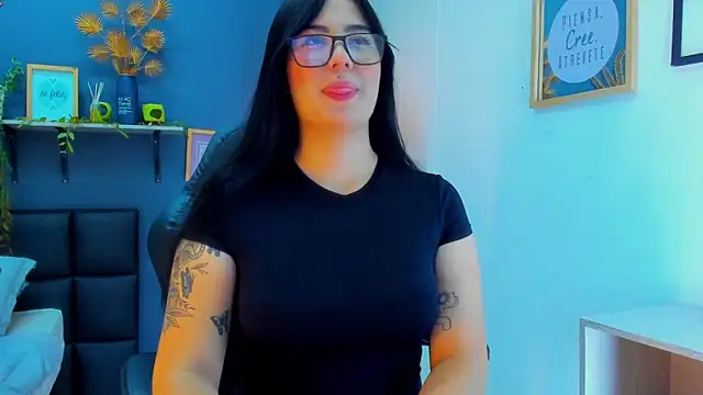 Snapshot of eliza_pink24 chatting on February 12, 9:43 pm eliza pink24 online show from February 12, 9:43 pm