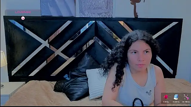 Zoe-yanin online show from April 6, 7:15 pm