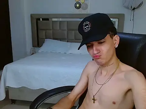 eroboyxox online show from February 24, 9:02 pm