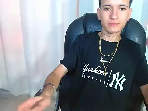 eroboyxox online show from February 25, 8:07 pm