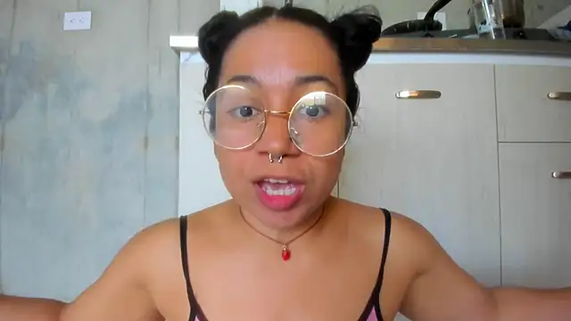 Snapshot of chiarafustox chatting on April 26, 3:21 pm chiarafustox online show from April 26, 3:21 pm