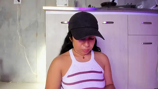 Snapshot of chiarafustox chatting on May 29, 9:35 pm chiarafustox online show from May 29, 9:35 pm
