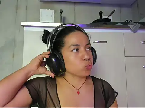 Snapshot of chiarafustox chatting on July 16, 9:43 pm chiarafustox online show from July 16, 9:43 pm