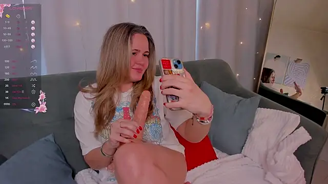 LilyBel online show from April 5, 8:11 am