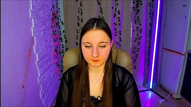 EvaxCharm online show from February 11, 7:24 am