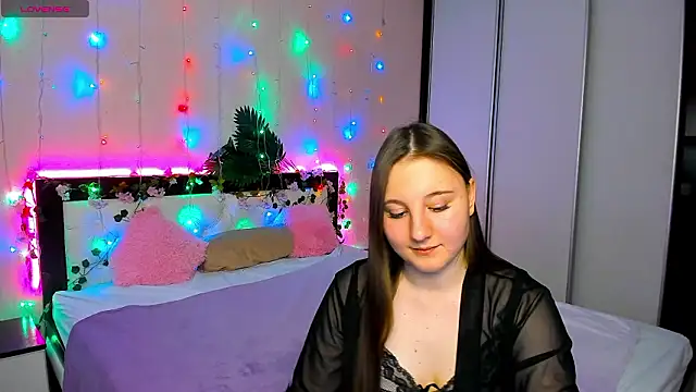 EvaxCharm online show from February 12, 9:37 am