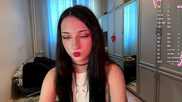 Snapshot of UrBabeLuna chatting on March 19, 1:48 pm UrBabeLuna online show from March 19, 1:48 pm