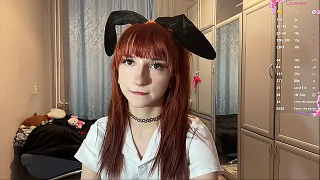 Snapshot of UrBabeLuna chatting on April 3, 4:05 pm UrBabeLuna online show from April 3, 4:05 pm