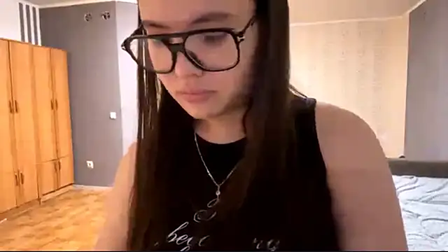 Snapshot of Ayazyn chatting on February 2, 1:32 pm Ayazyn online show from February 2, 1:32 pm