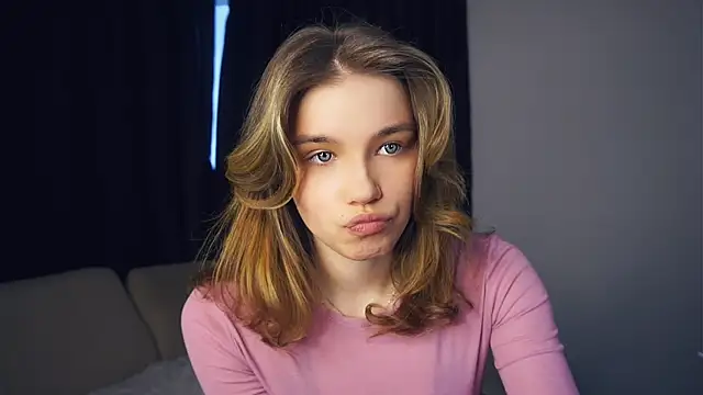 Snapshot of EarthaStinett chatting on February 12, 12:11 pm EarthaStinett online show from February 12, 12:11 pm