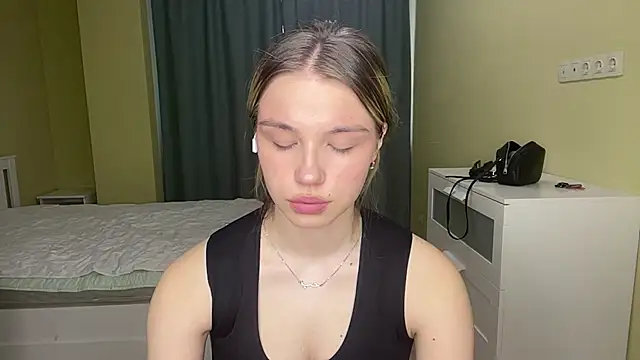 Snapshot of EarthaStinett chatting on February 24, 12:36 pm EarthaStinett online show from February 24, 12:36 pm