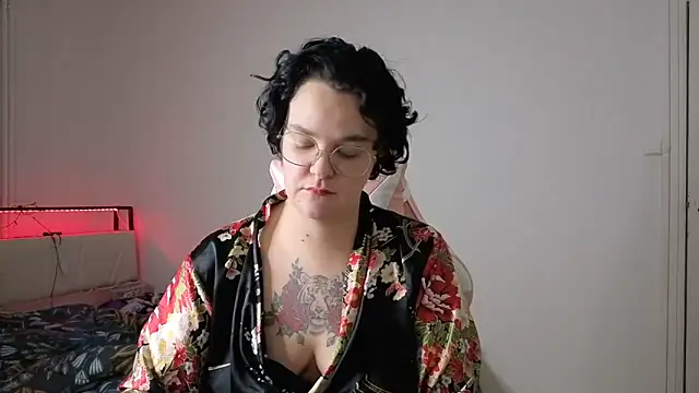 Snapshot of lunatigre4 chatting on February 4, 7:09 pm lunatigre4 online show from February 4, 7:09 pm