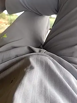 Snapshot of babu_bull chatting on February 5, 7:57 am babu bull online show from February 5, 7:57 am